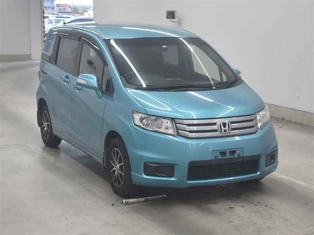 60302 Honda Freed spike GB3 2013 г. (MIRIVE Aichi)